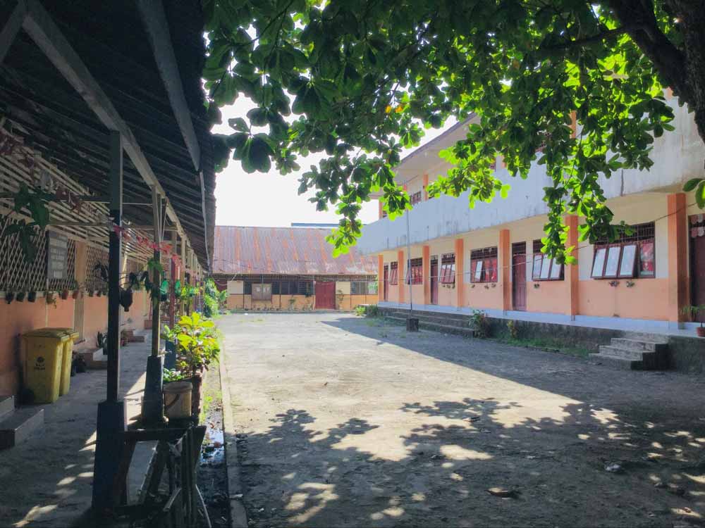一般的なインドネシアの公立小学校の校舎
