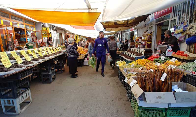 アルメニア第二都市、ギュムリの市場
