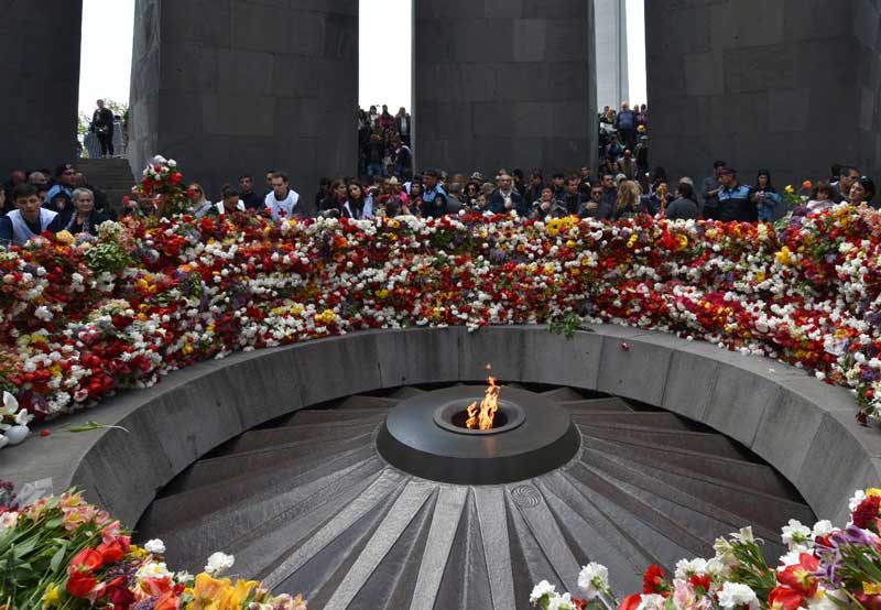 アルメニア人虐殺記念式典、ツィツェルナカベルドアルメニア人虐殺記念追悼施設、エレバン