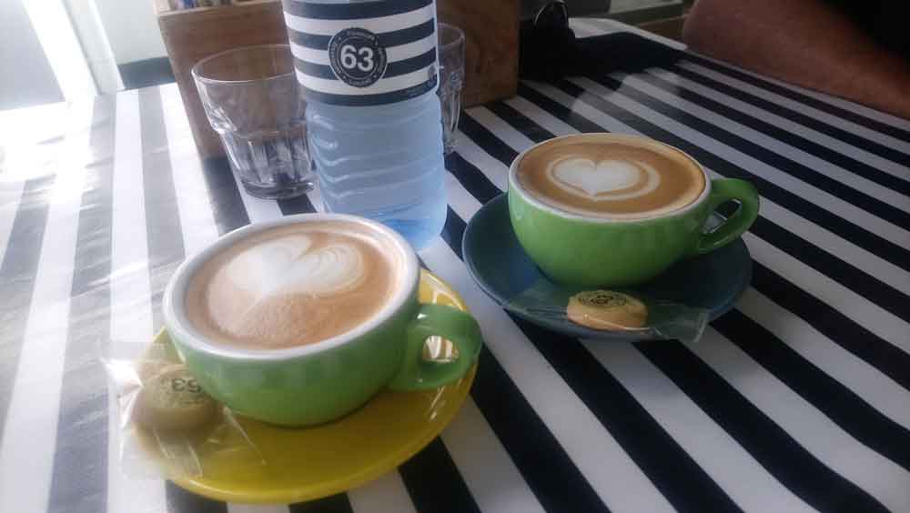 オーストラリアのフラットホワイトのコーヒー