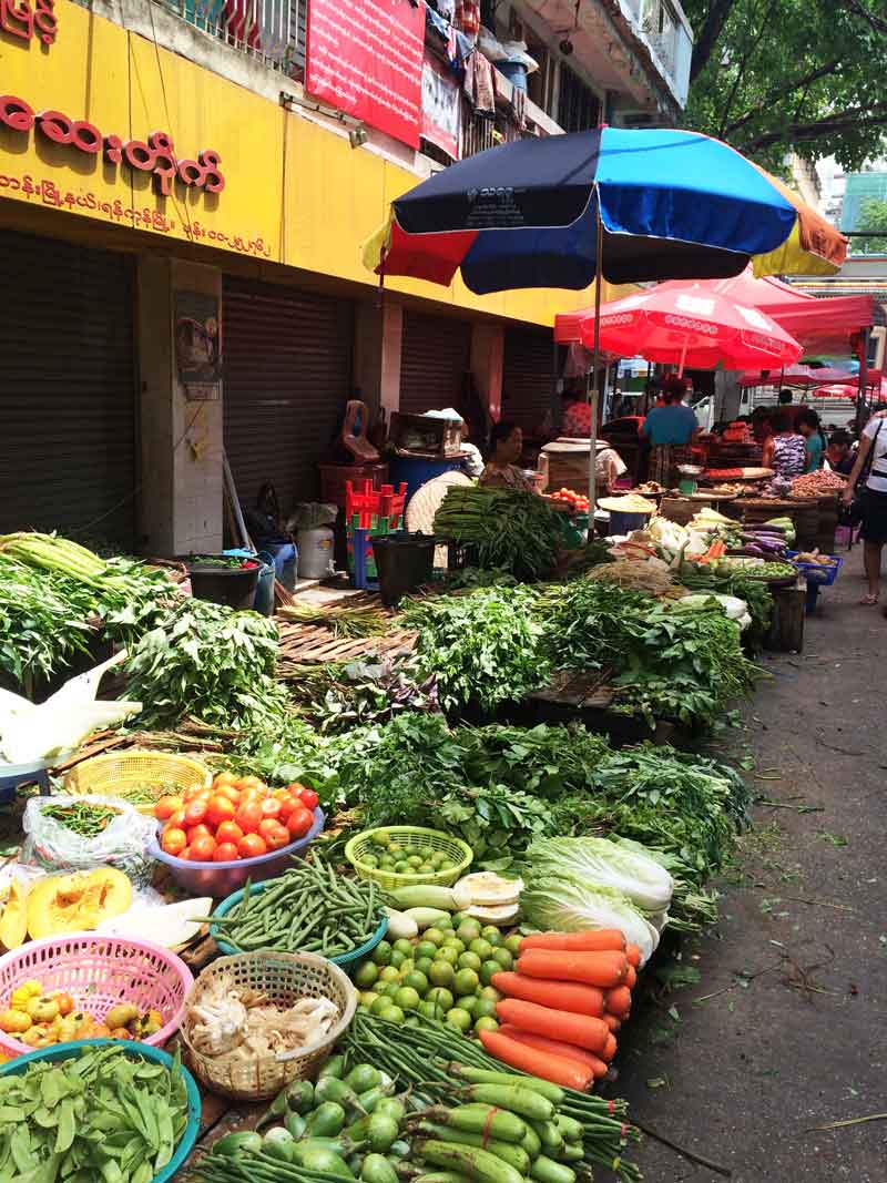 ミャンマーの市場の野菜