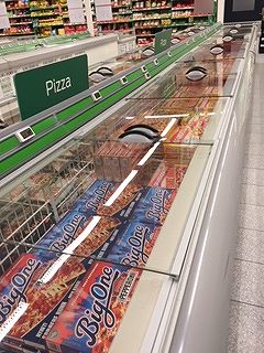 ノルウェー スーパー 冷凍ピザコーナー