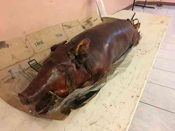 フィリピン 豚の丸焼き