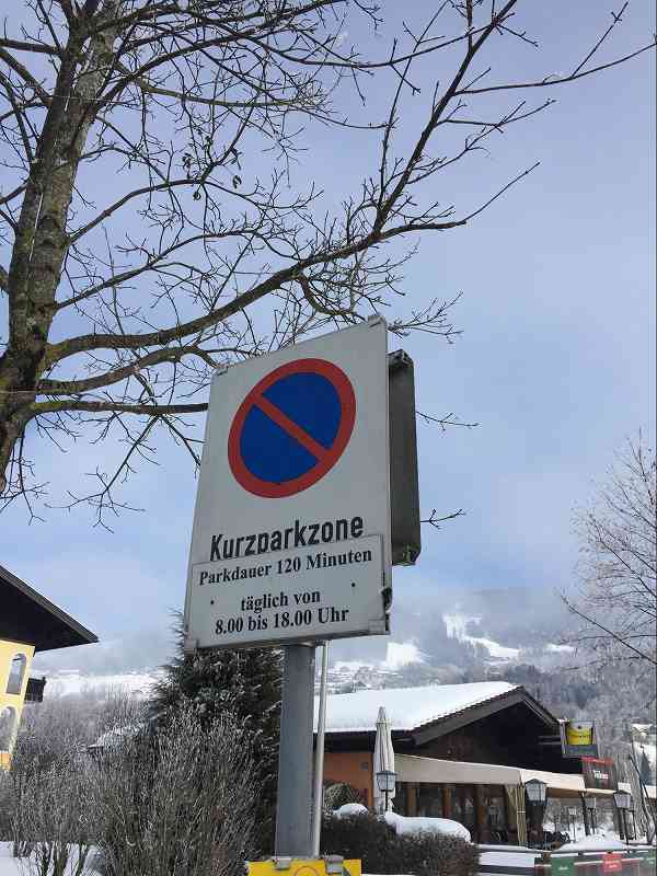 オーストリア 駐車標識