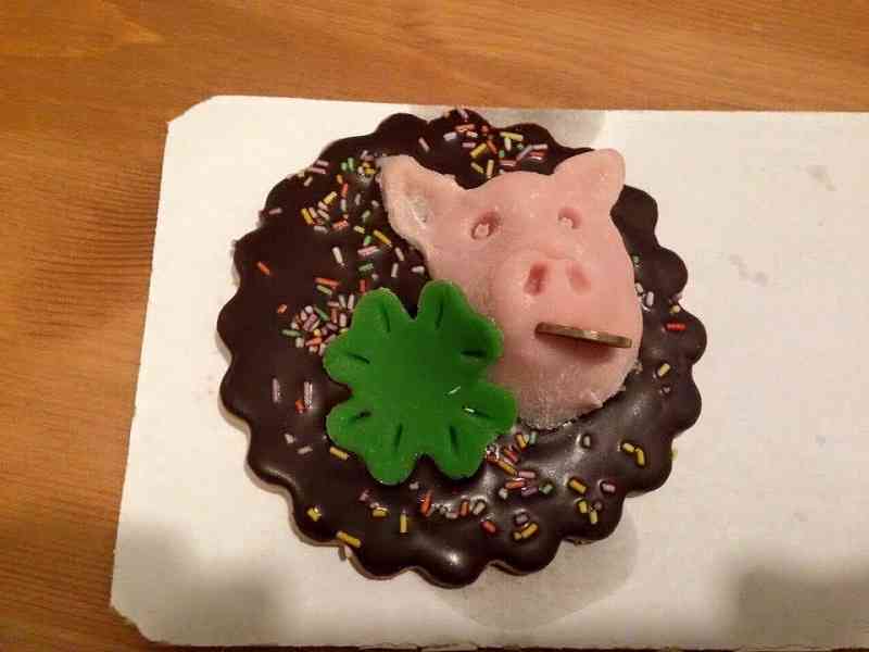 ハンガリー 豚のケーキ