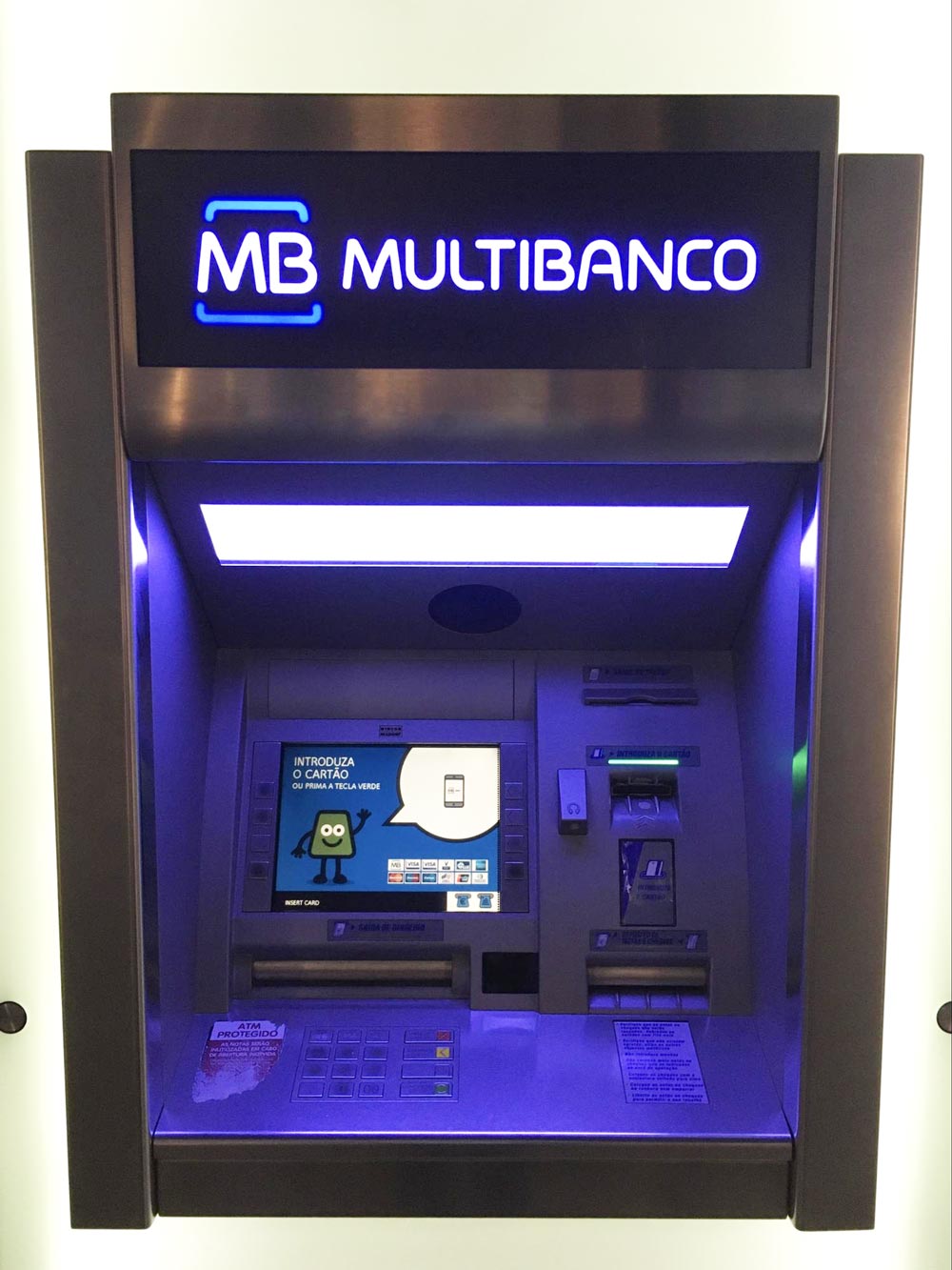 Multibanco ATMはポルトガルのどの銀行口座からでもお金をおろすことが可能