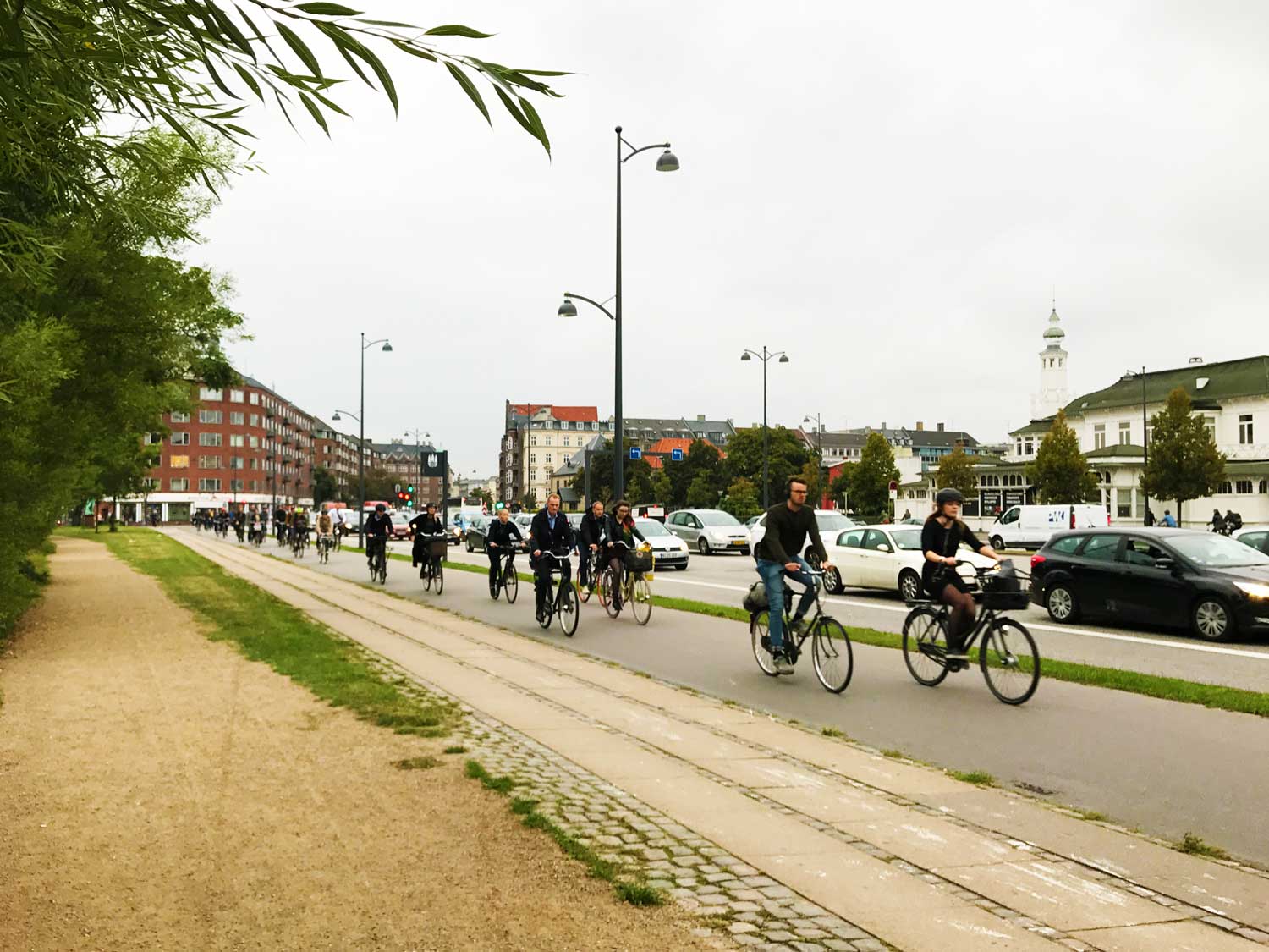 コペンハーゲン市街地の道路のほとんどには自転車専用レーンが完備