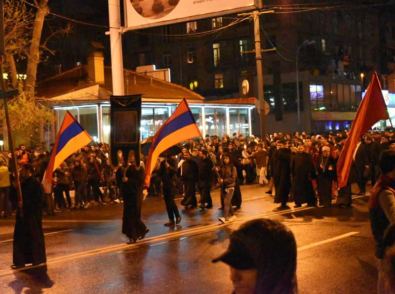 アルメニア人虐殺記念パレード、エレバン
