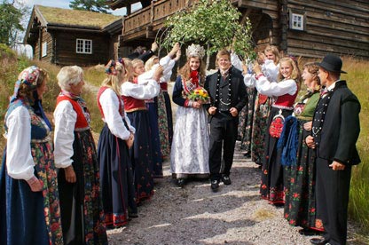 伝統的な民族衣装スタイルの結婚式