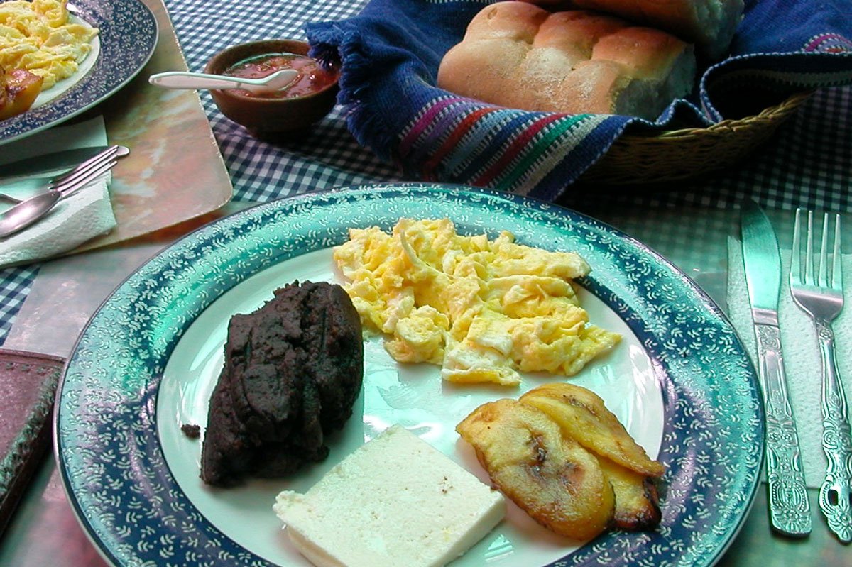 グアテマラの典型的な朝食