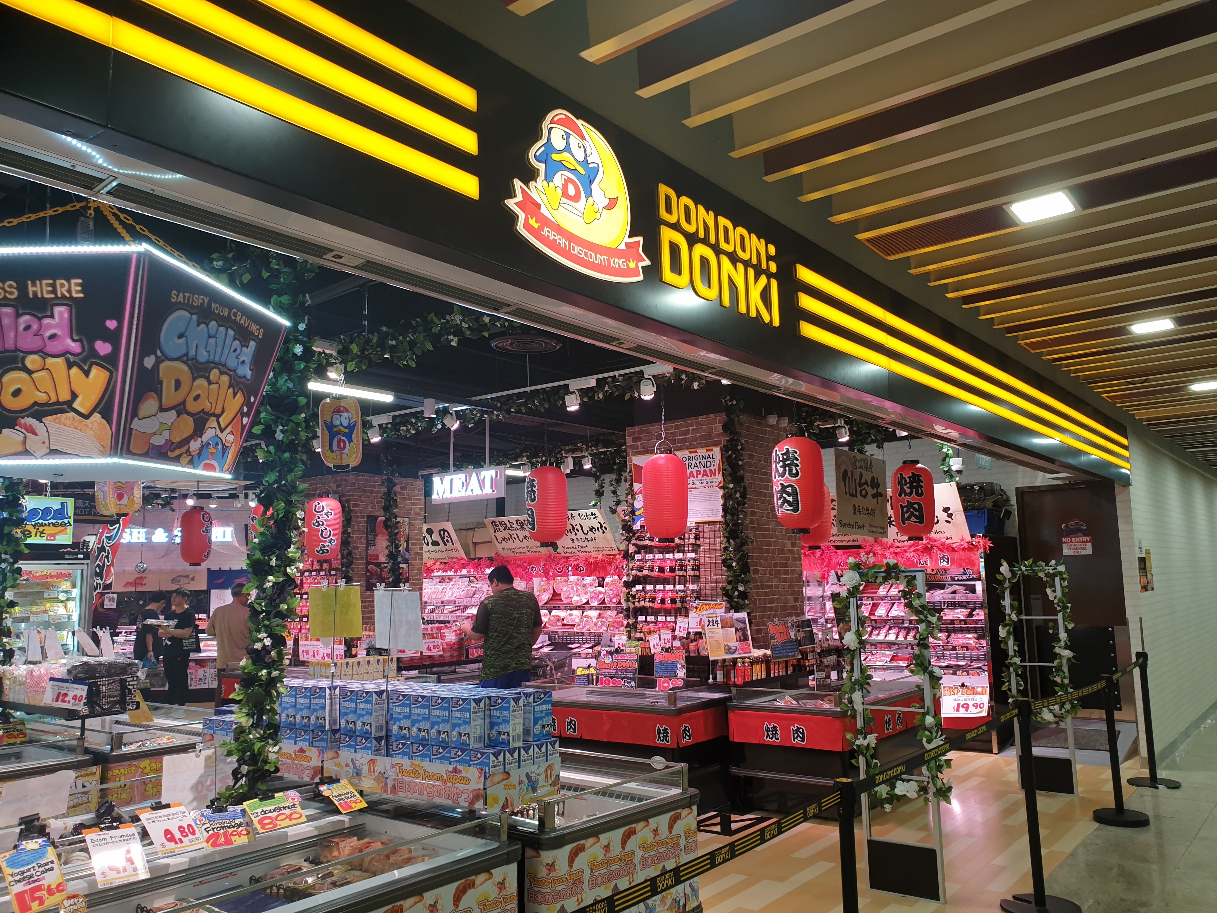 ⑩日系スーパーは伊勢丹、明治屋、ドンキがあちこちにあって、日本と全く変わらない食生活ができます。ドンキの多くは地下鉄の駅上にあり大変便利です。